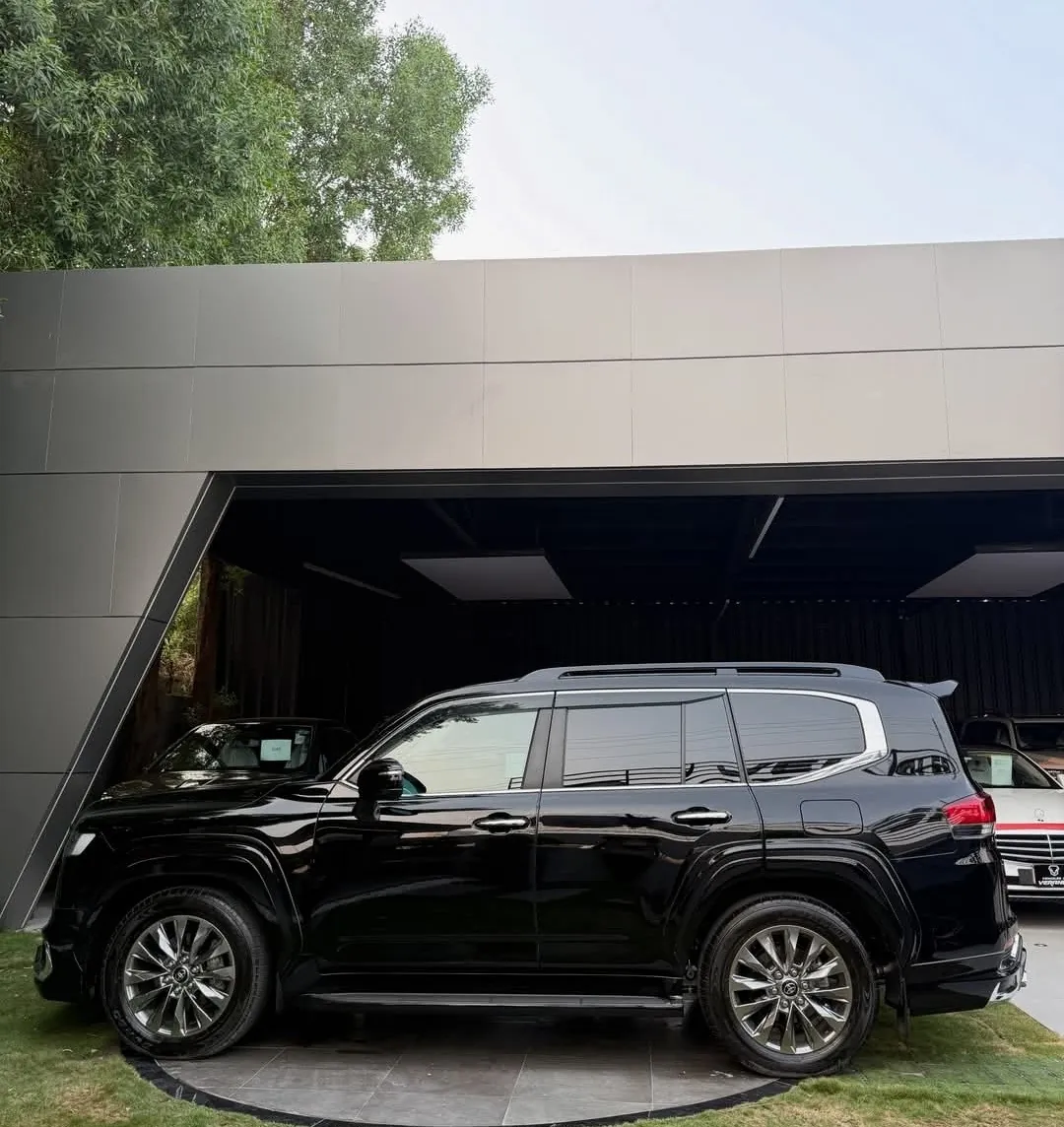 Black Premium Luxury Land Cruiser seen from the side with alloy wheels and roof rails
